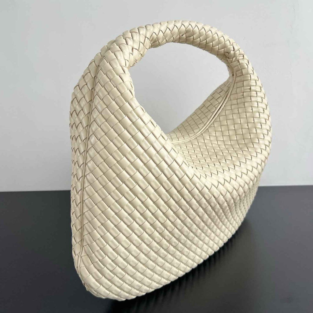 Bottega Veneta Maxi Veneta Bag 856739 in Beige