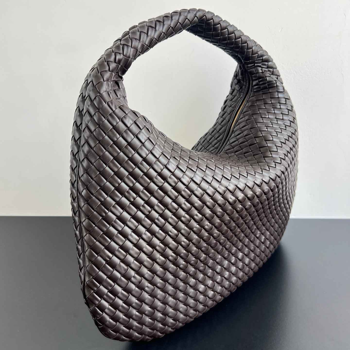 Bottega Veneta Maxi Veneta Bag 856739 in Coffee