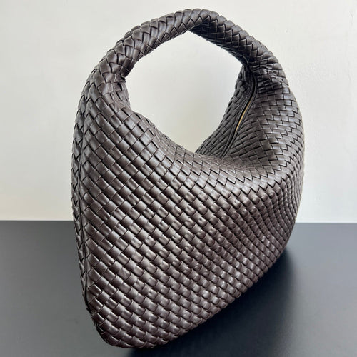 Bottega Veneta Maxi Veneta Bag 856739 in Coffee
