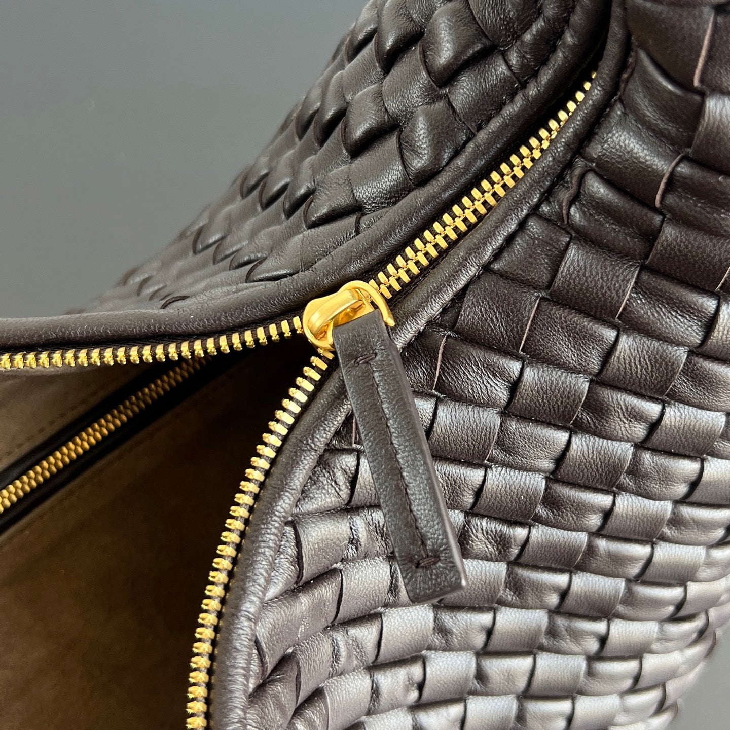 Bottega Veneta Maxi Veneta Bag 856739 in Coffee