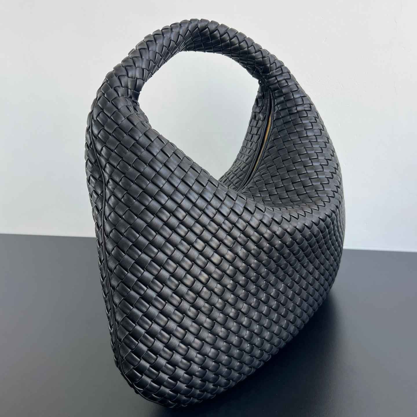 Bottega Veneta Maxi Veneta Bag 856739 in Black