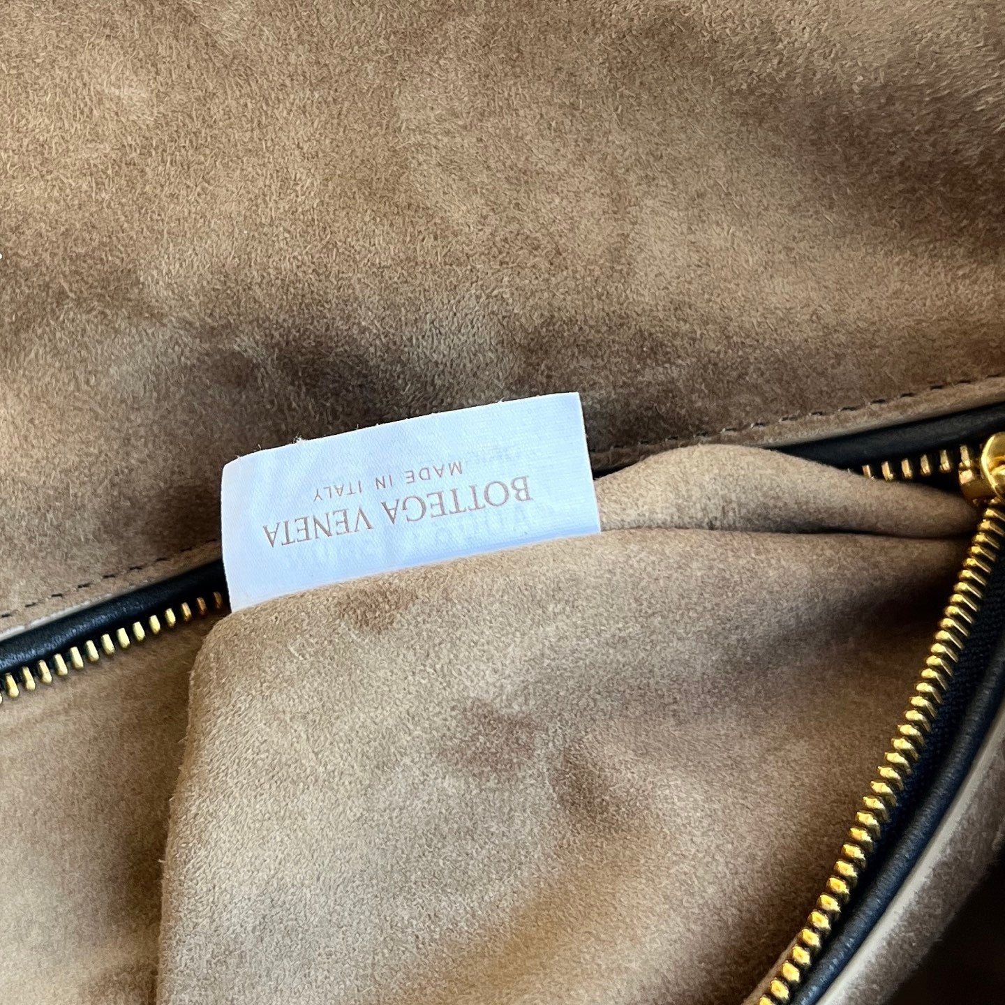 Bottega Veneta Maxi Veneta Bag 856739 in Black