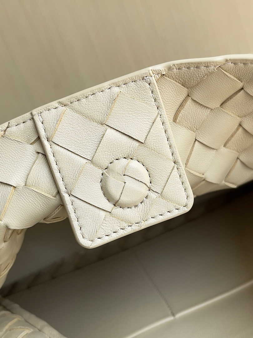 Bottega Veneta Medium Andiamo Bag 743572 Lambskin Beige
