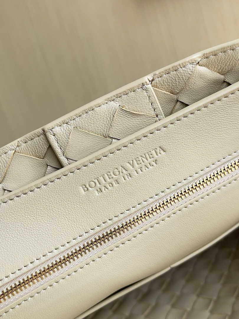 Bottega Veneta Medium Andiamo Bag 743572 Lambskin Beige
