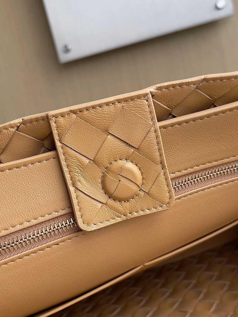 Bottega Veneta Medium Andiamo Bag 743572 Lambskin Tan