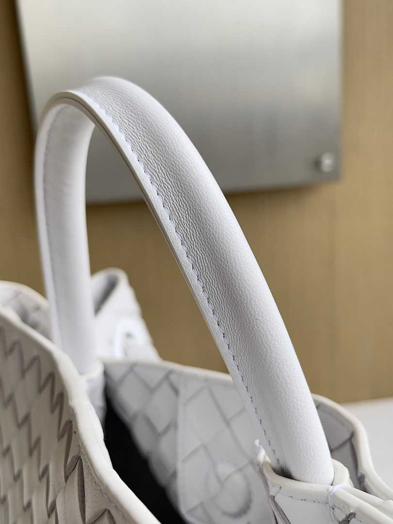 Bottega Veneta Medium Andiamo Bag 743572 Lambskin White