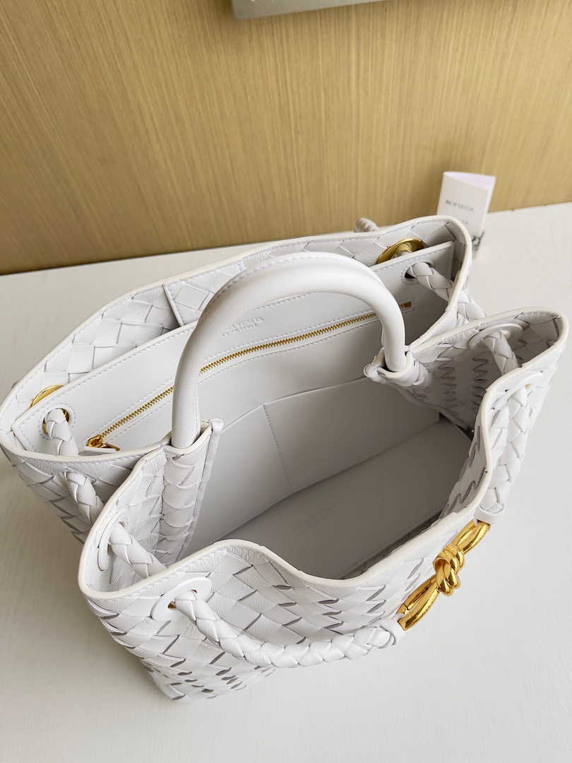 Bottega Veneta Medium Andiamo Bag 743572 Lambskin White