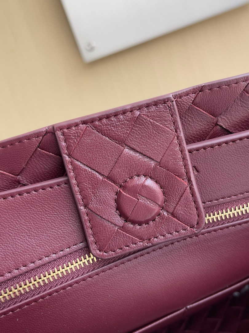 Bottega Veneta Medium Andiamo Bag 743572 Lambskin Wine Red