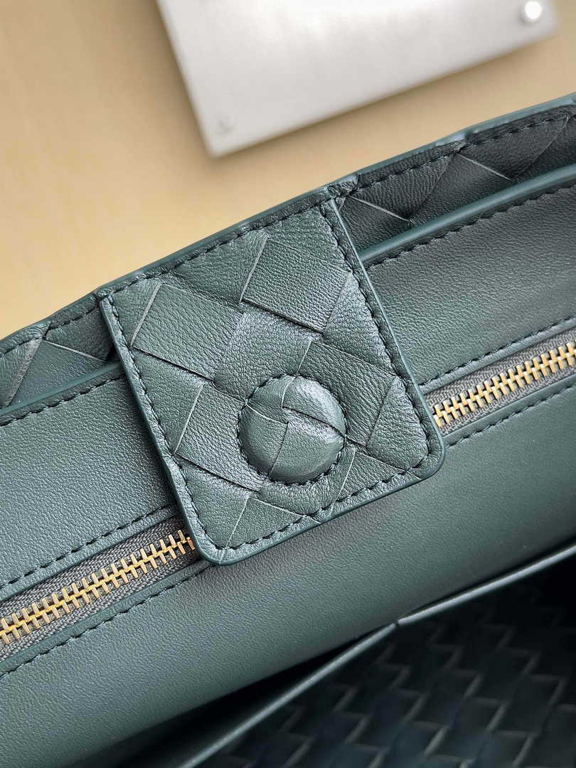 Bottega Veneta Medium Andiamo Bag 743572 Lambskin dark green