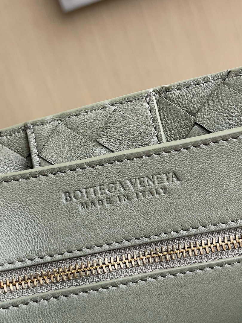 Bottega Veneta Medium Andiamo Bag 743572 Lambskin Green