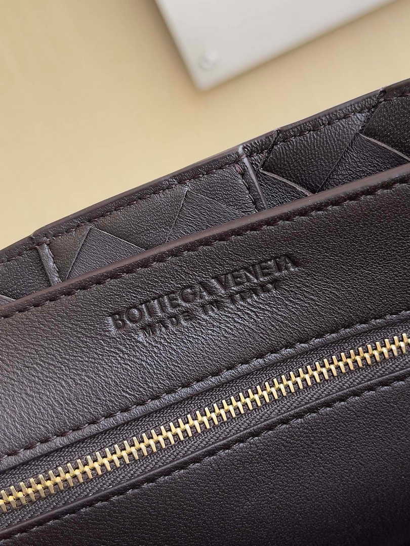 Bottega Veneta Medium Andiamo Bag 743572 Lambskin Coffee