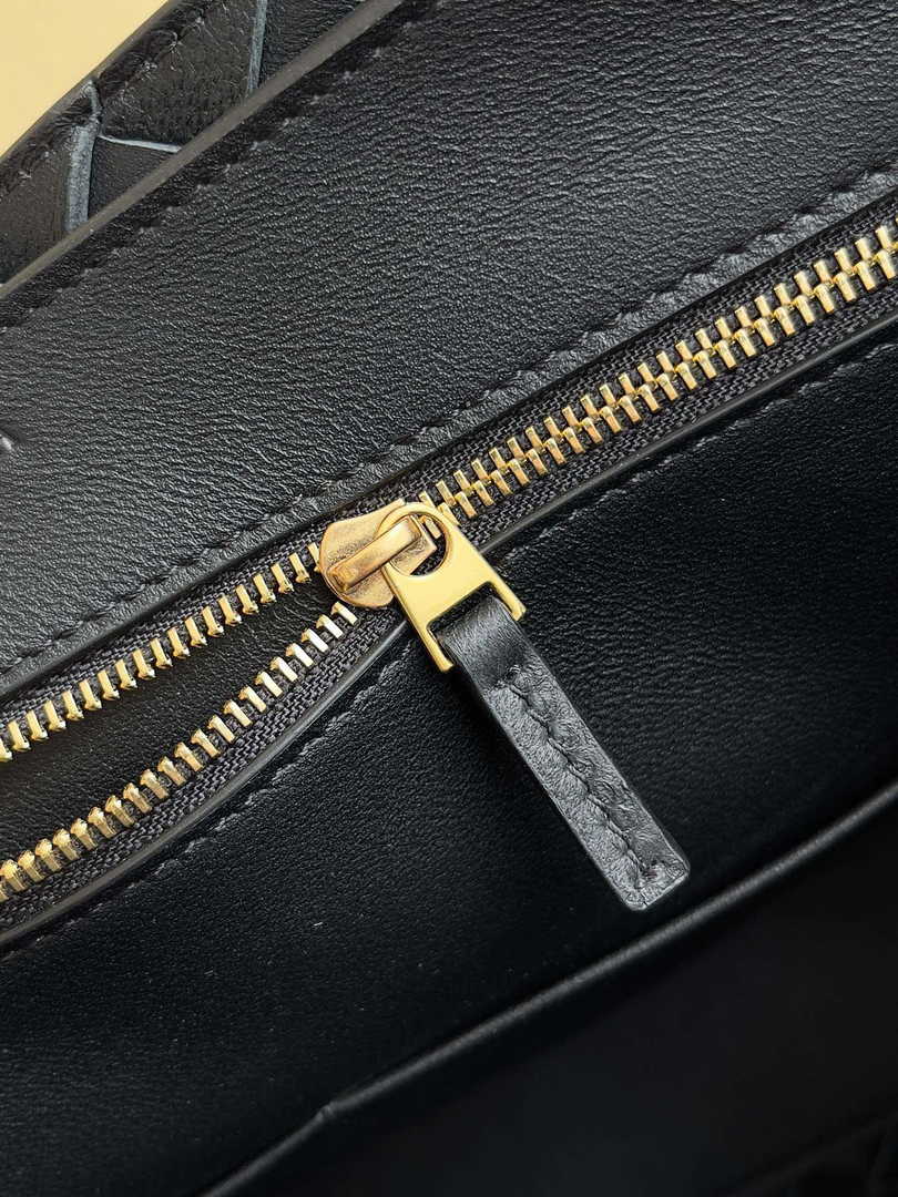 Bottega Veneta Medium Andiamo Bag 743572 Lambskin Black
