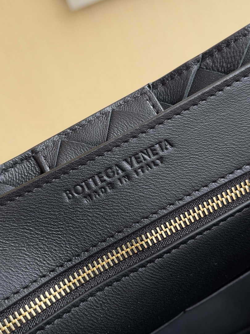 Bottega Veneta Medium Andiamo Bag 743572 Lambskin Black
