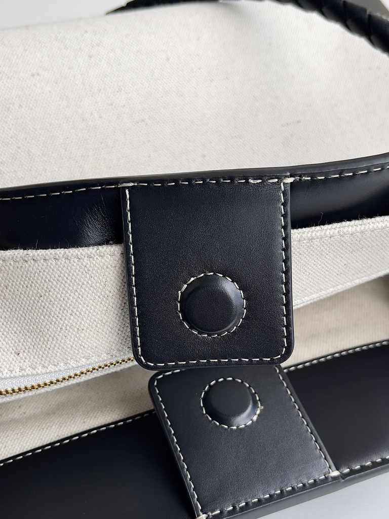 Bottega Veneta Medium Andiamo Bag 743572 Cotton Black Gold