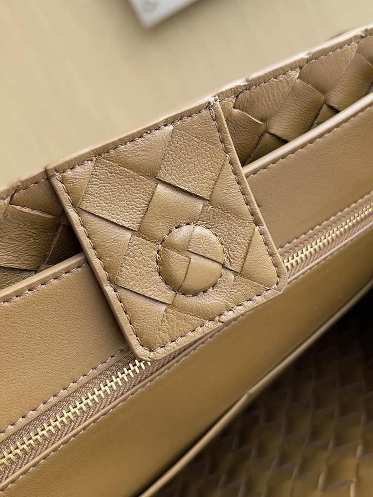 Bottega Veneta Medium Andiamo Bag 743572 Calfskin Tan