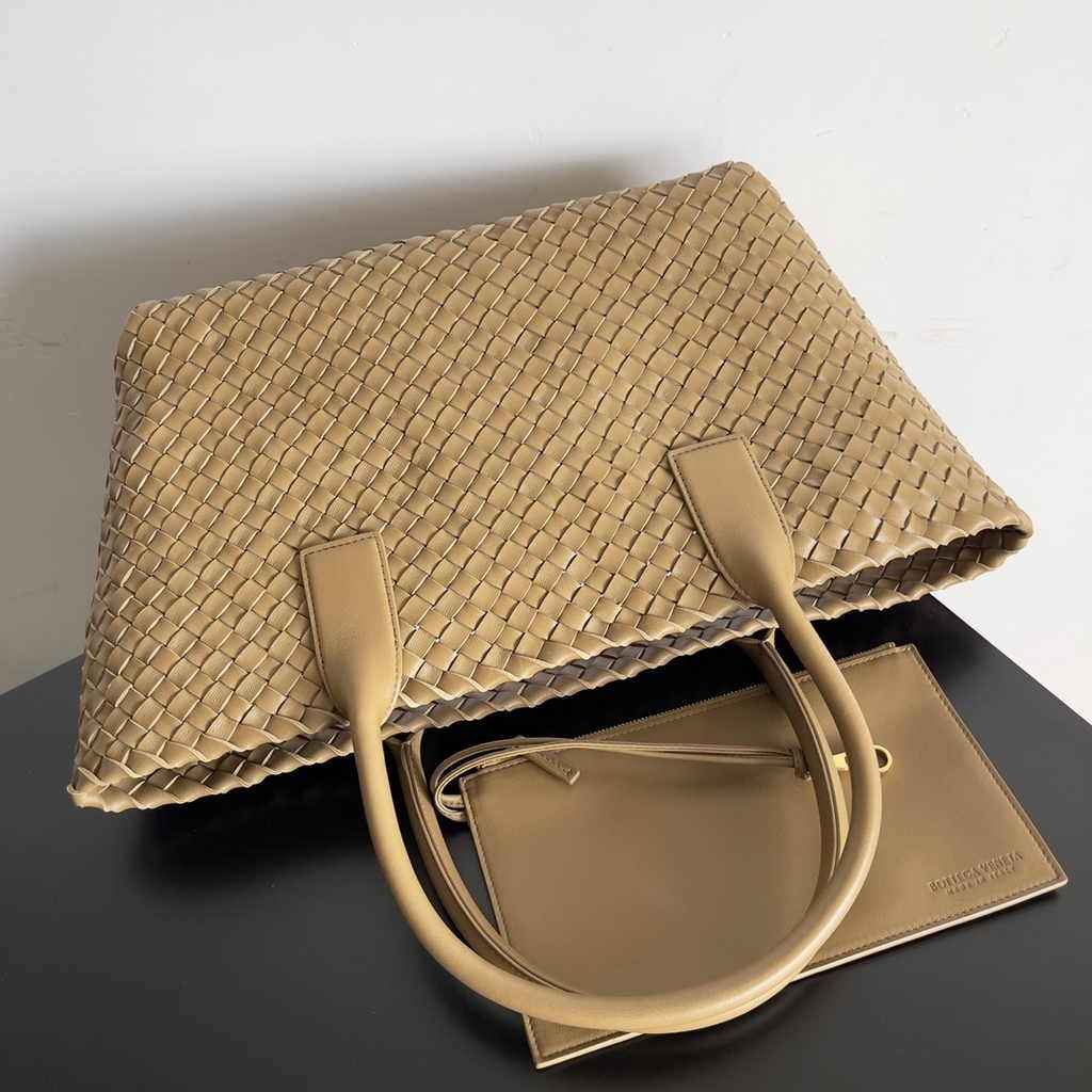 Bottega Veneta Medium Cabat Bag 608810 lambskin leather Tan
