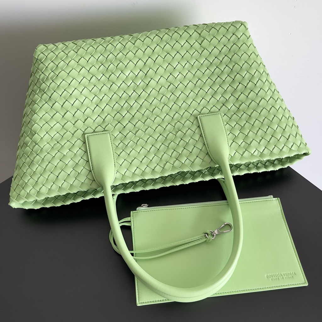 Bottega Veneta Medium Cabat Bag 608810 Green lambskin leather