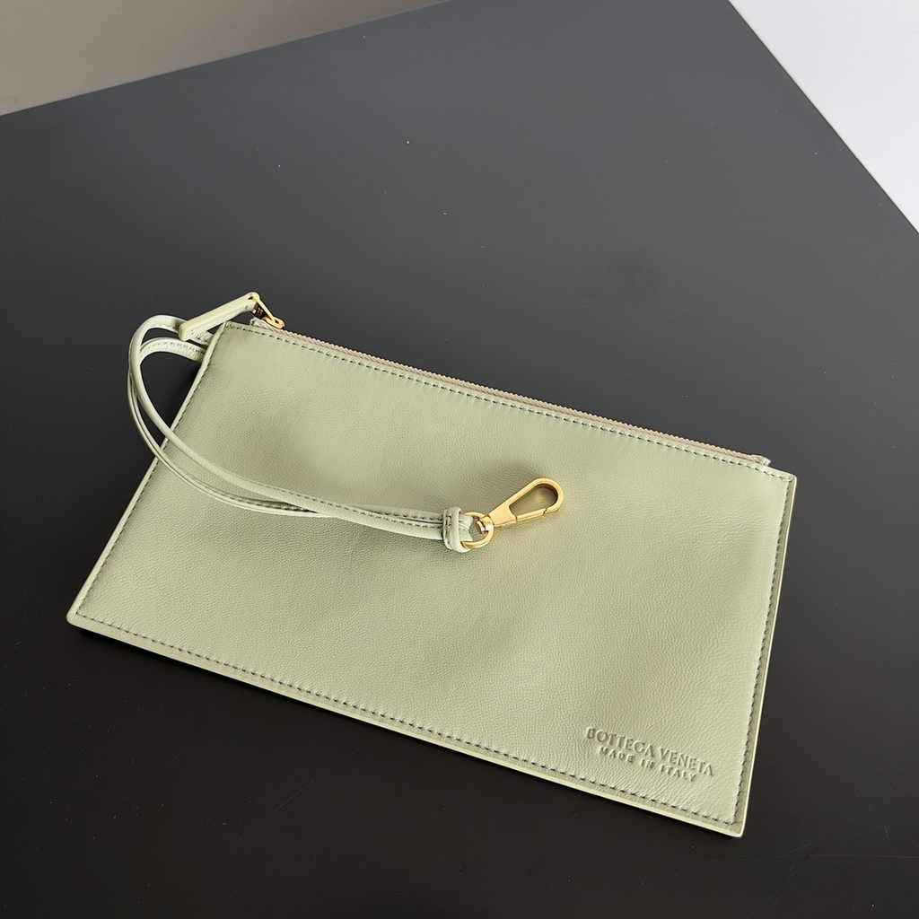 Bottega Veneta Medium Cabat Bag 608810 light green lambskin leather
