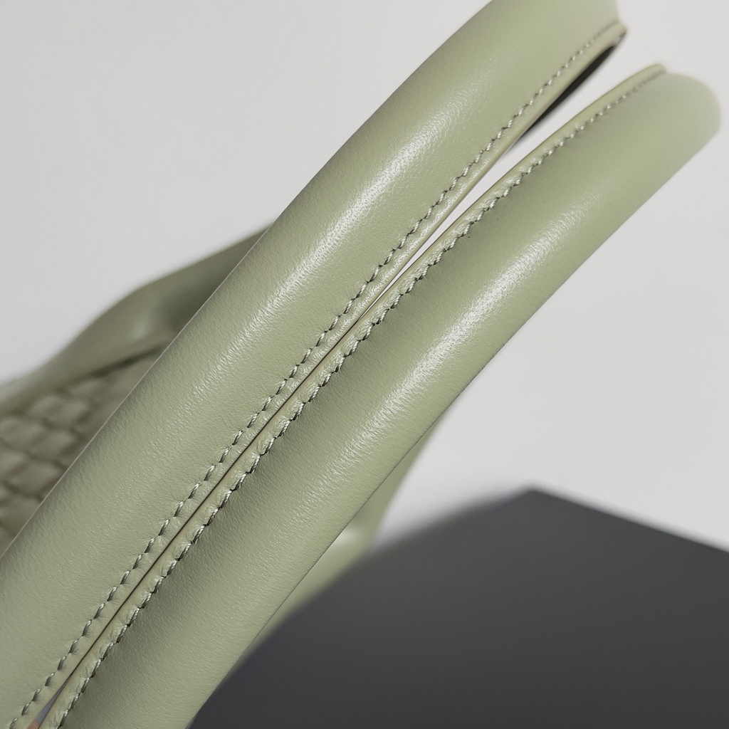 Bottega Veneta Medium Cabat Bag 608810 light green lambskin leather