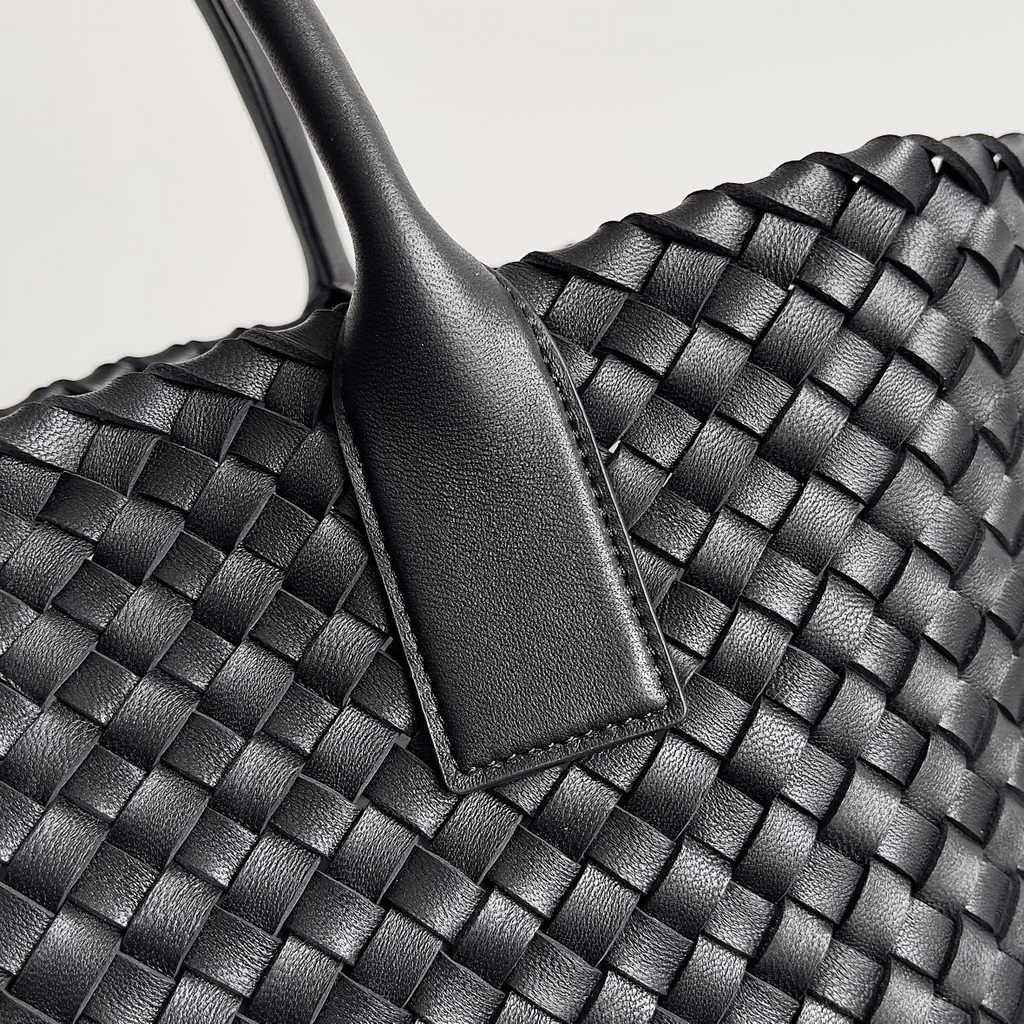 Bottega Veneta Medium Cabat Bag 608810 Black lambskin leather