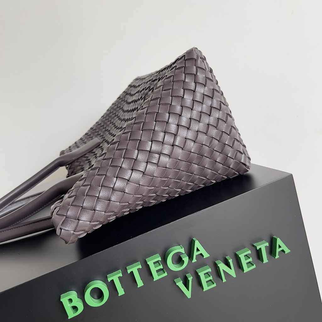Bottega Veneta Medium Cabat Bag 608810 Fondant lambskin leather
