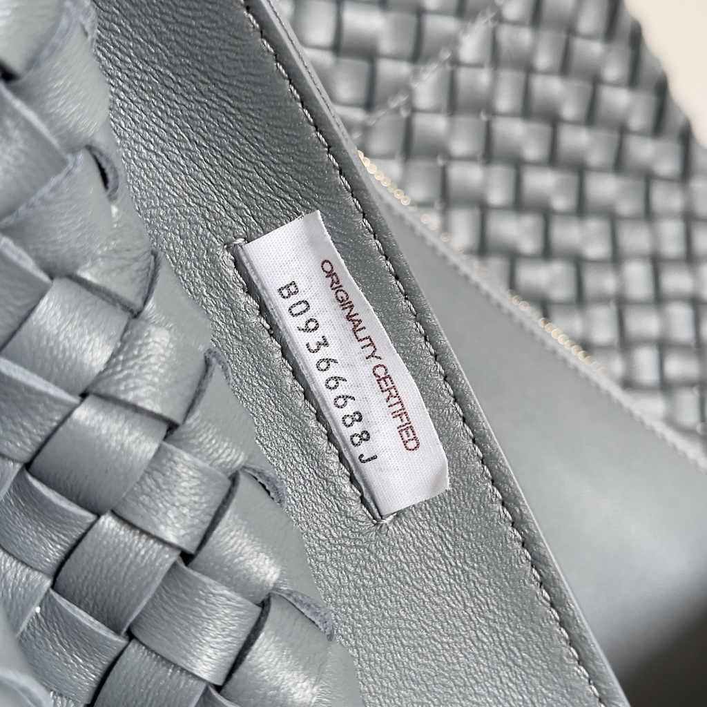 Bottega Veneta Medium Cabat Bag 608810 Gray lambskin leather
