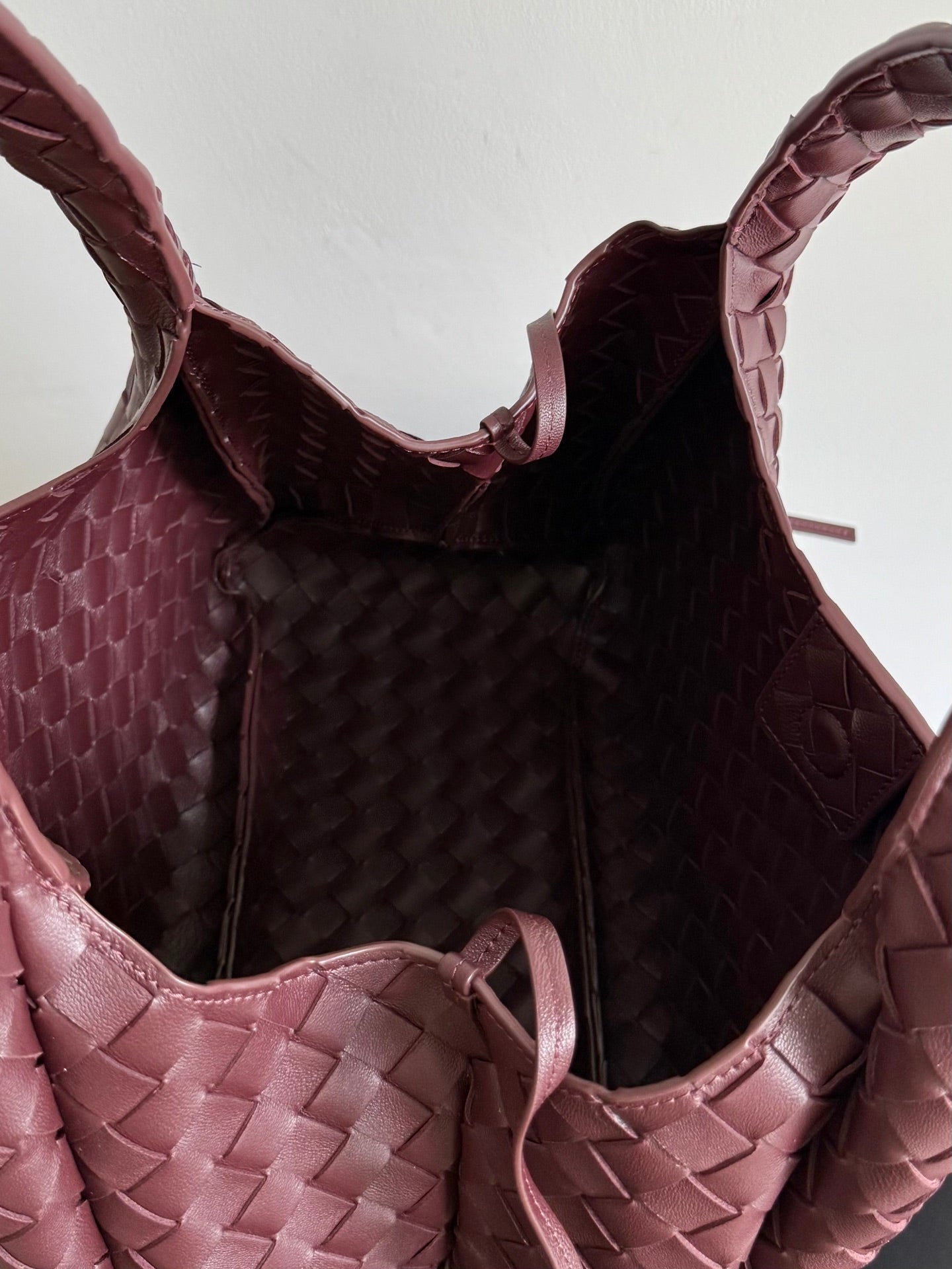 Bottega Veneta Medium Campana Bag 844249 in Wine Red