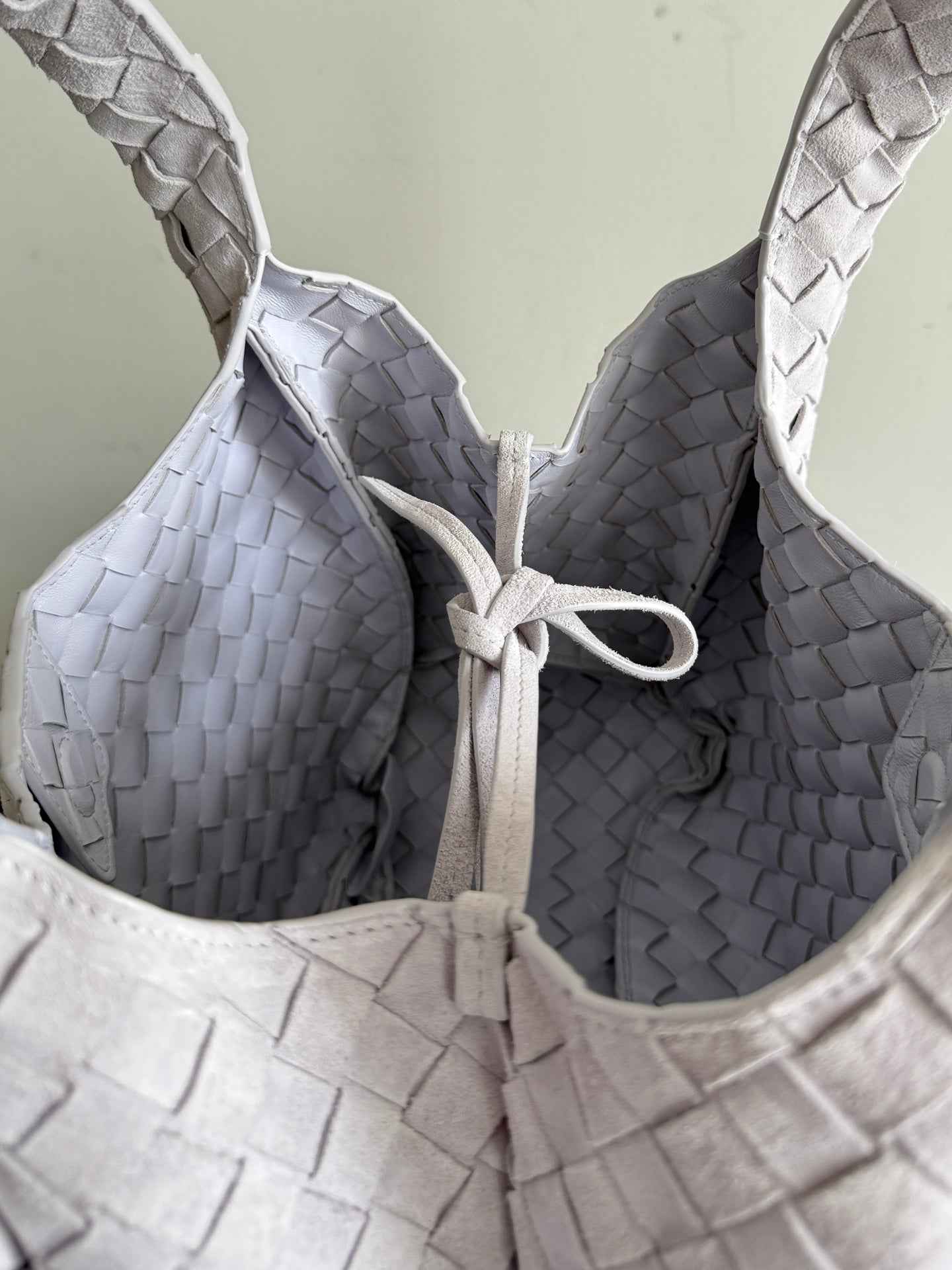 Bottega Veneta Medium Campana Bag 844249 in Suede Beige