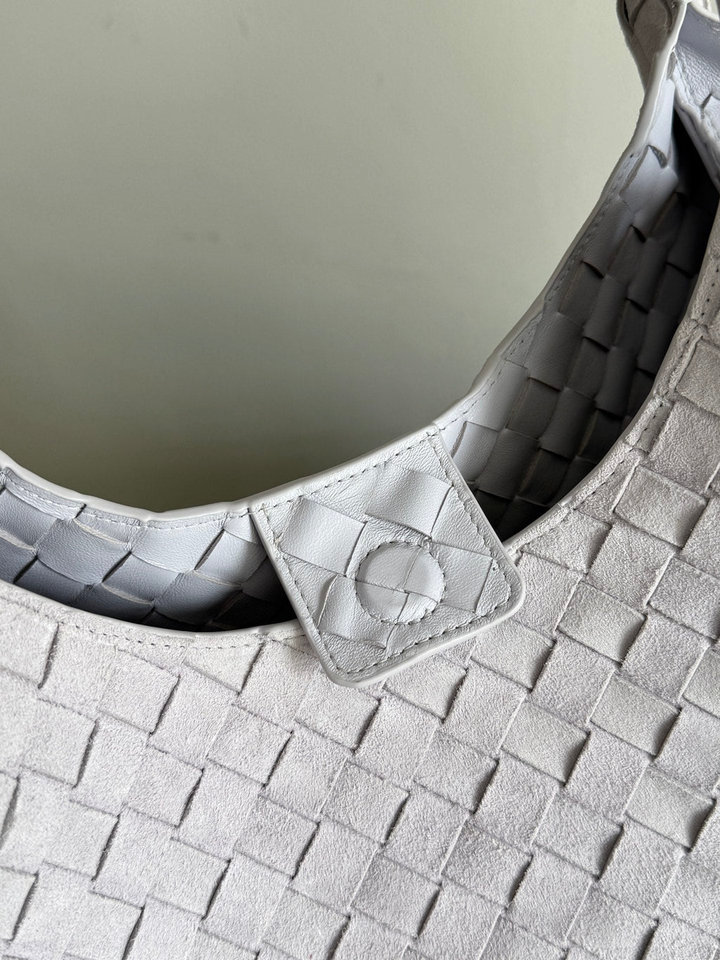 Bottega Veneta Medium Campana Bag 844249 in Suede Beige