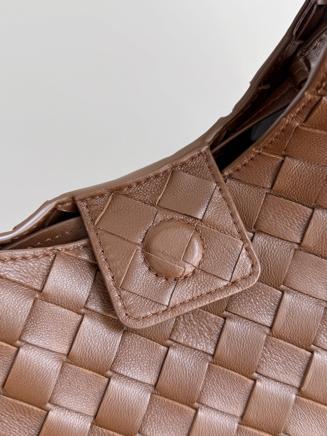 Bottega Veneta Medium Campana Bag 844249 in Brown