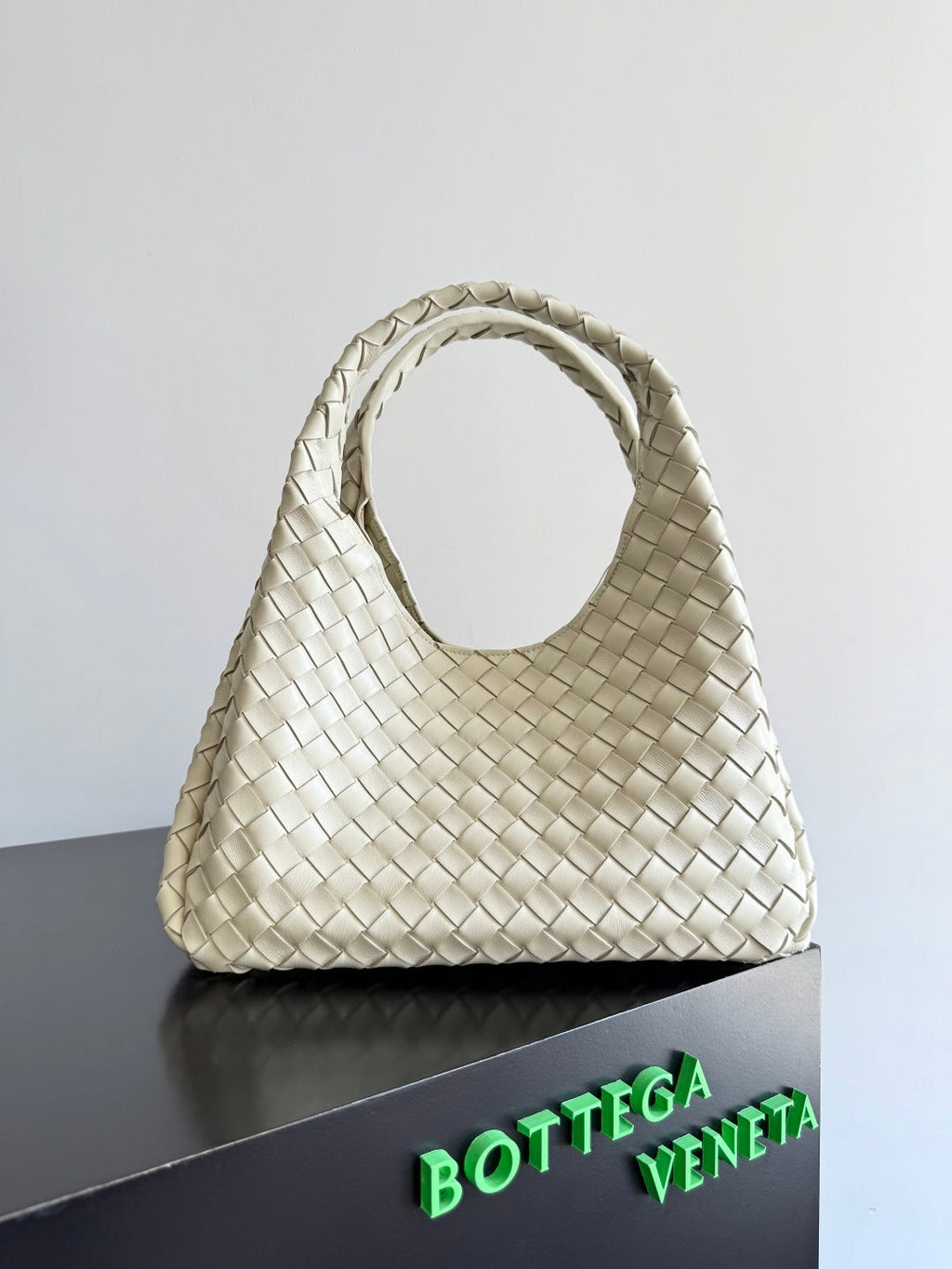 Bottega Veneta Medium Campana Bag 844249 in Beige