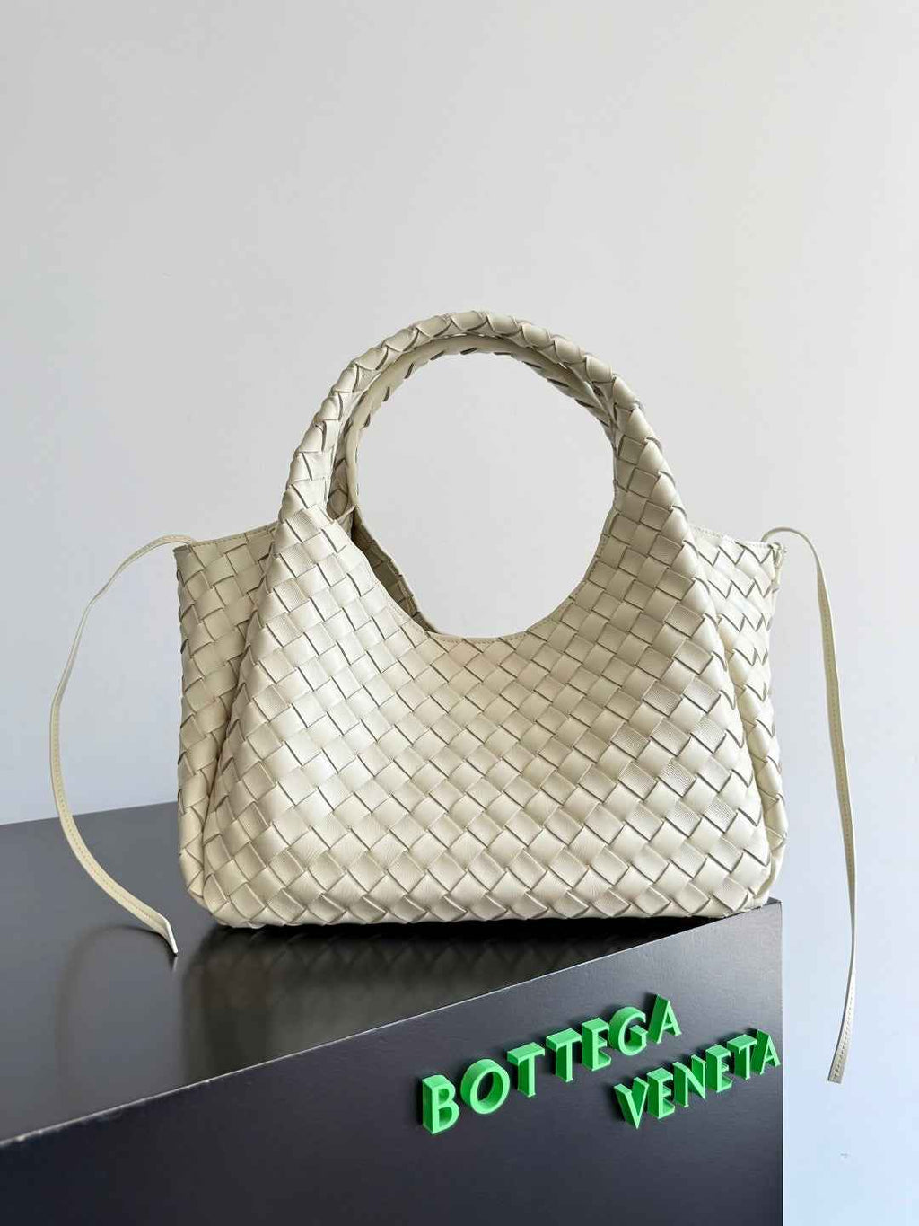 Bottega Veneta Medium Campana Bag 844249 in Beige