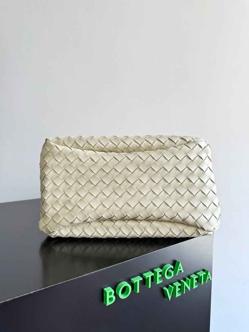 Bottega Veneta Medium Campana Bag 844249 in Beige