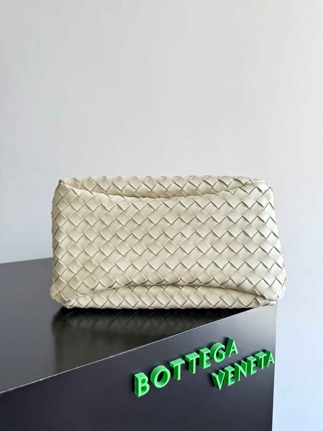 Bottega Veneta Medium Campana Bag 844249 in Beige