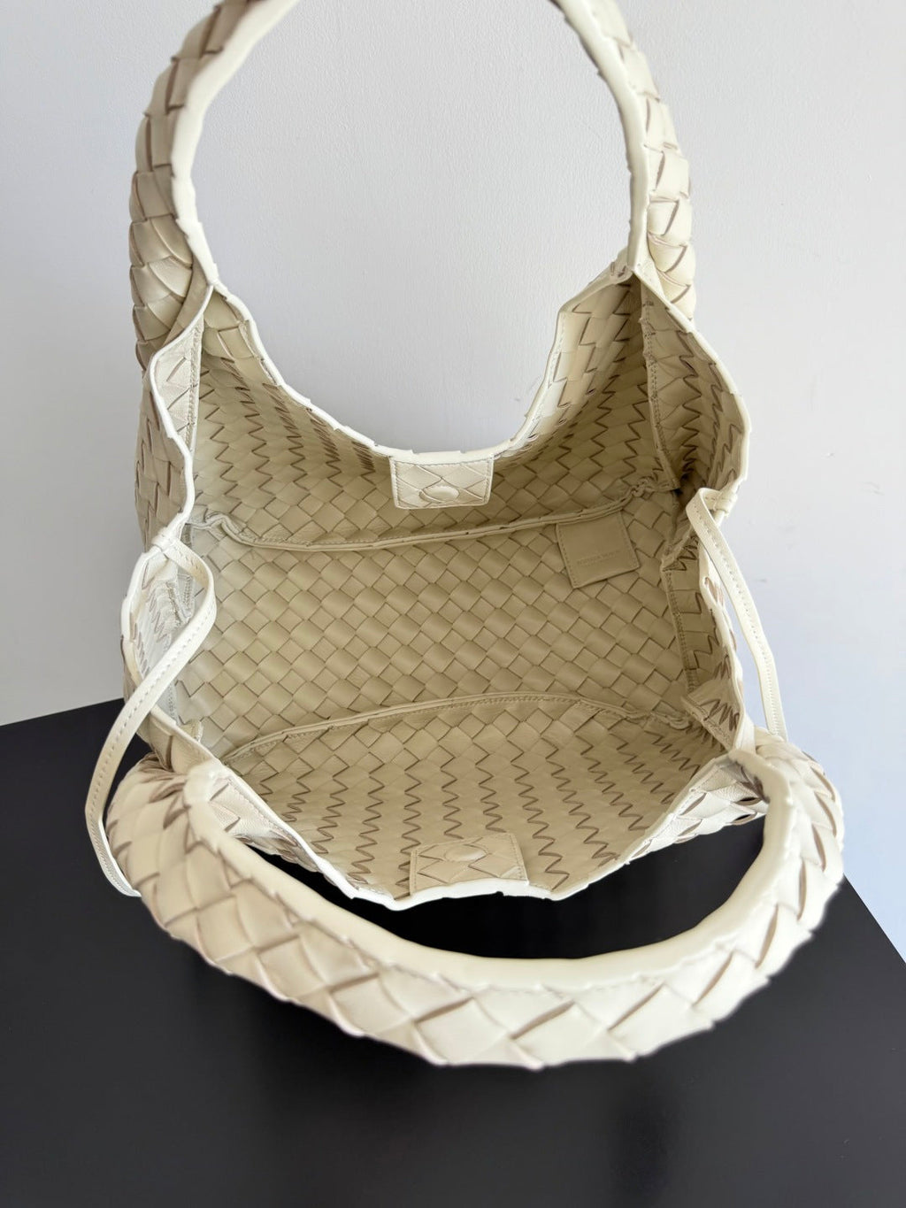 Bottega Veneta Medium Campana Bag 844249 in Beige