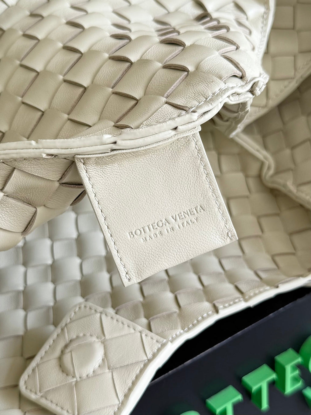 Bottega Veneta Medium Campana Bag 844249 in Beige
