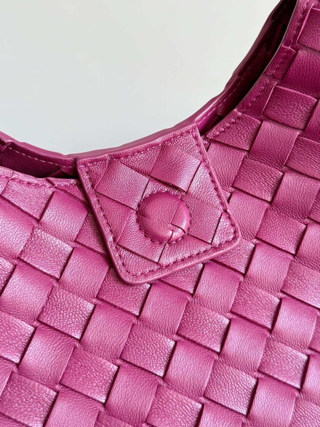 Bottega Veneta Medium Campana Bag 844249 in Purple