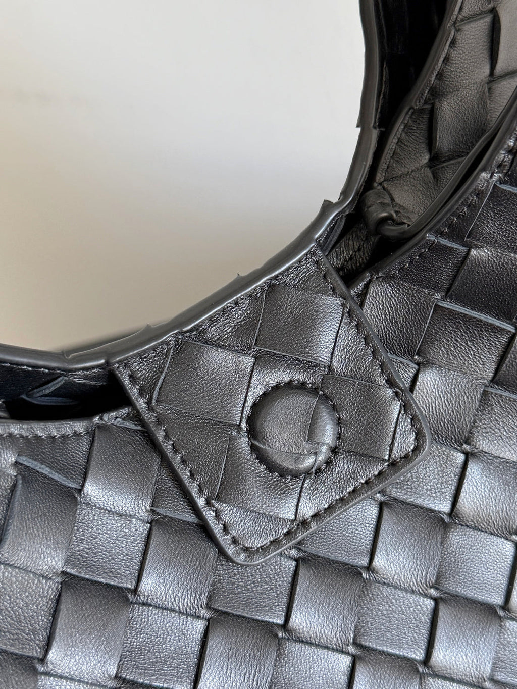 Bottega Veneta Medium Campana Bag 844249 in Black