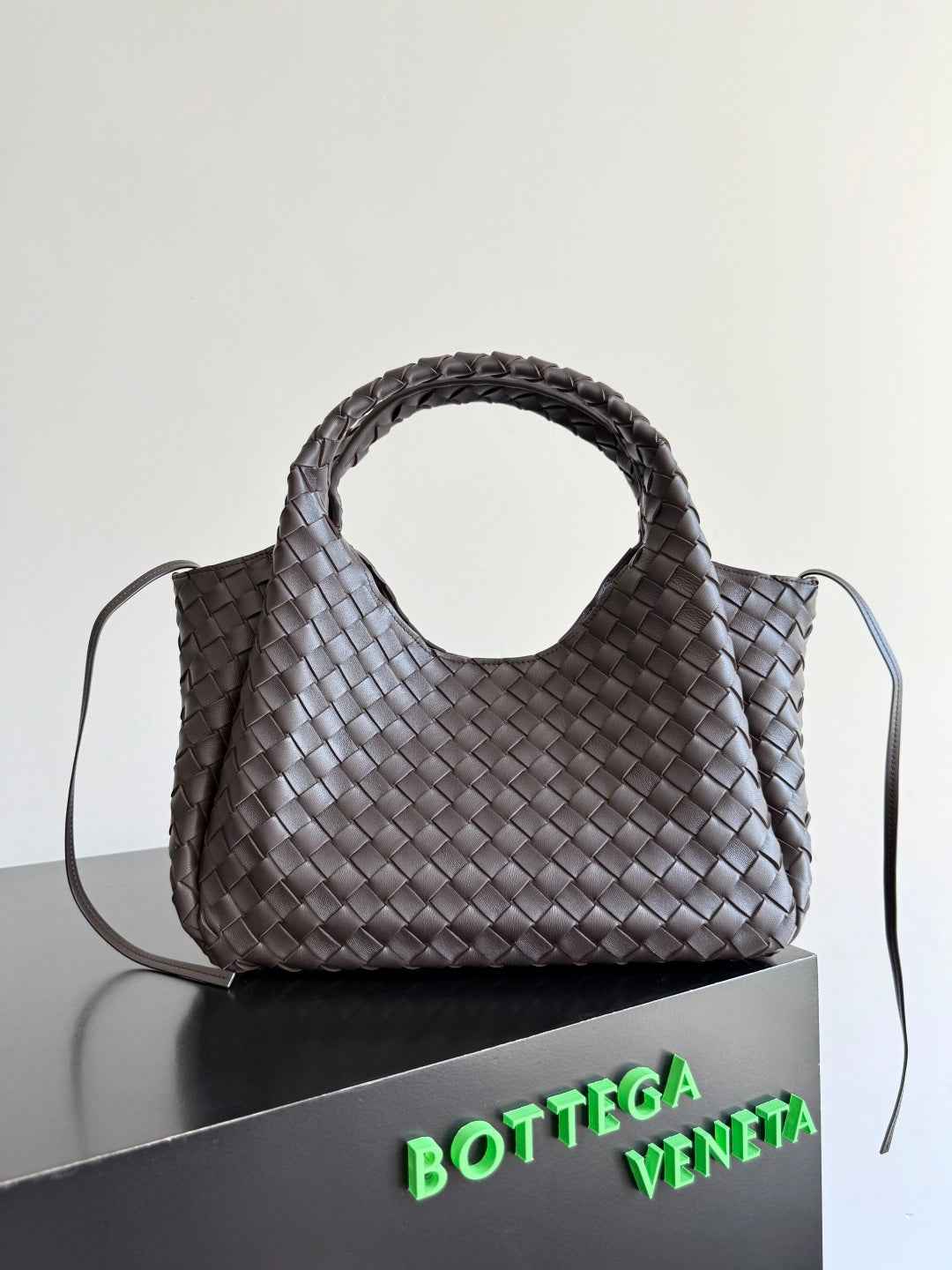 Bottega Veneta Medium Campana Bag 844249 in Coffee