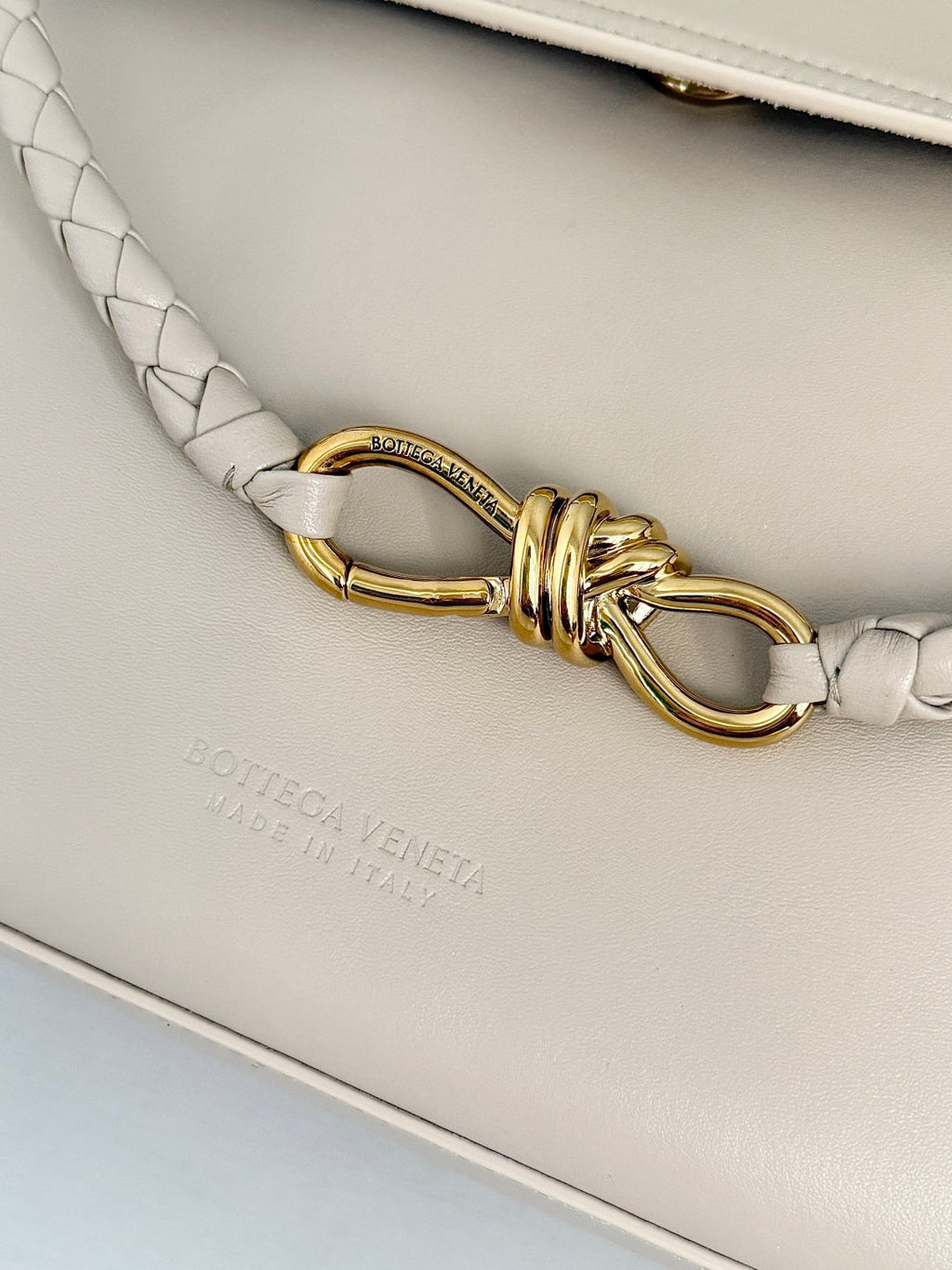 Bottega Veneta Medium Ciao Ciao 817231 in Beige Calfskin