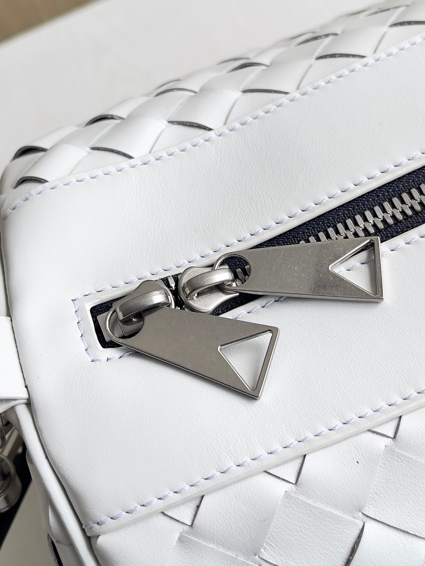 Bottega Veneta Medium Intrecciato Duffle 650066 Calfskin White Blue