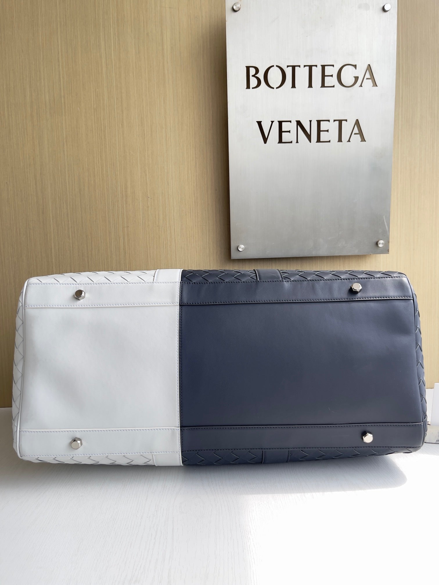Bottega Veneta Medium Intrecciato Duffle 650066 Calfskin White Blue