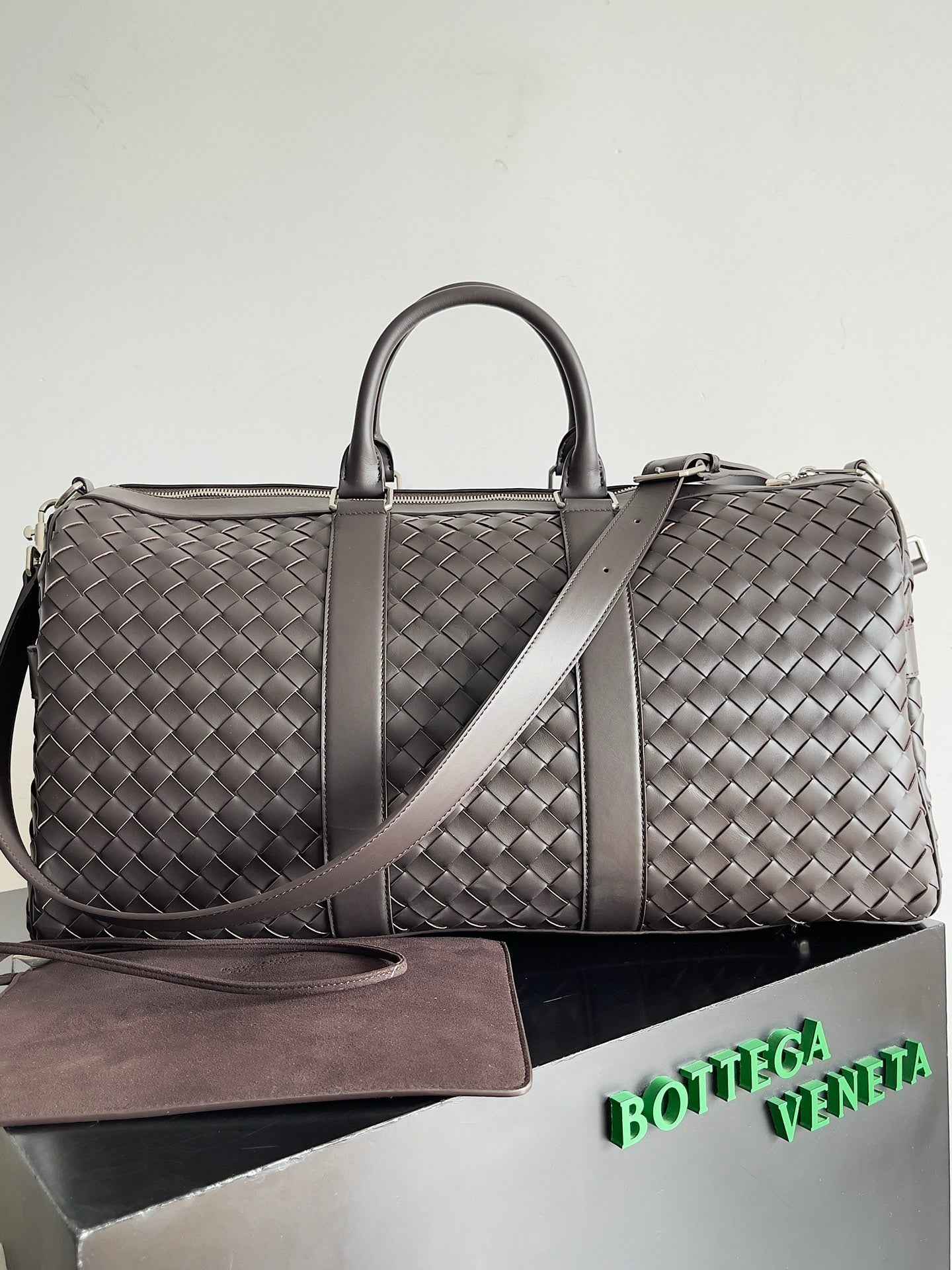 Bottega Veneta Medium Intrecciato Duffle 650066 Calfskin Brown