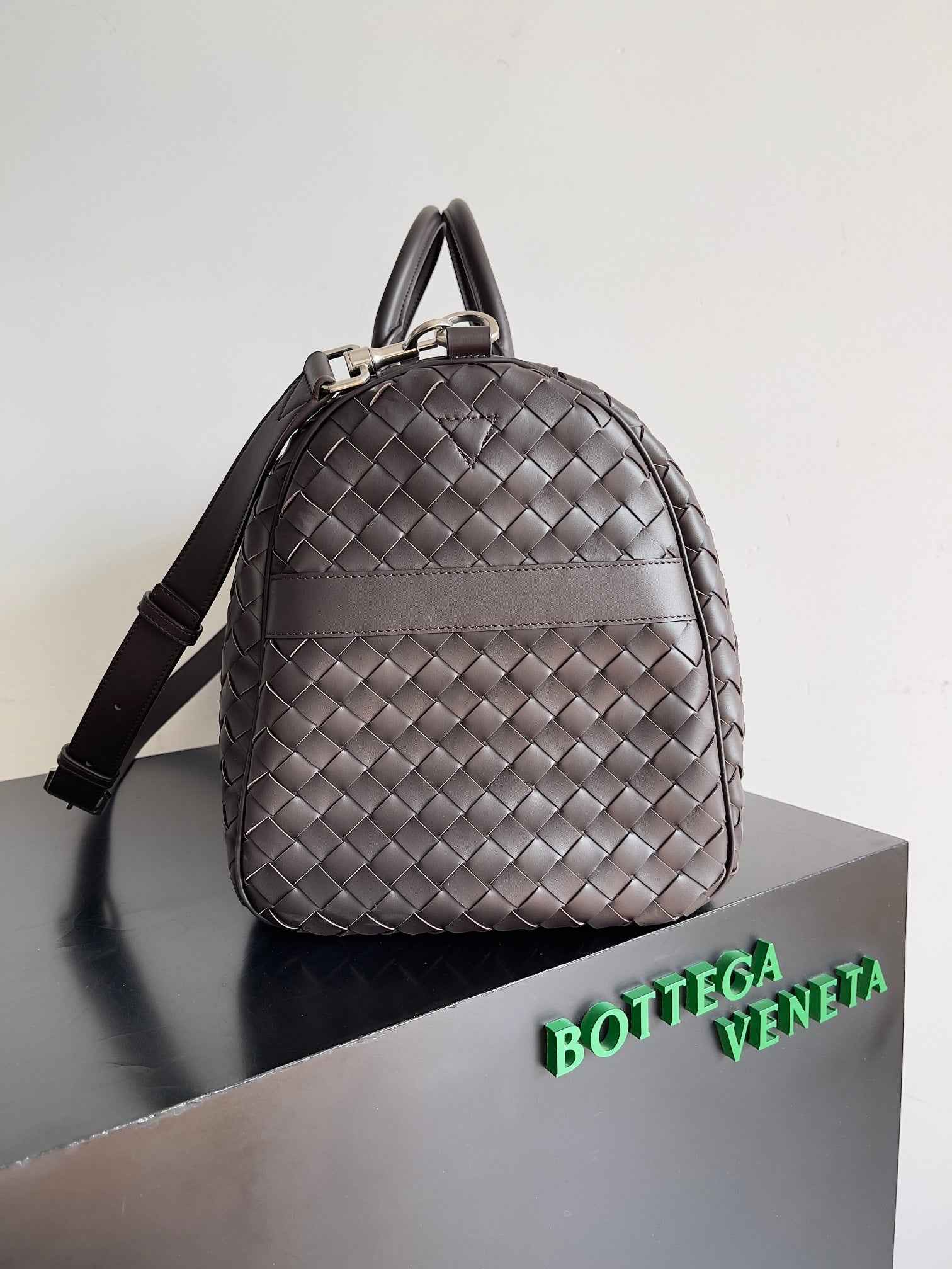Bottega Veneta Medium Intrecciato Duffle 650066 Calfskin Brown