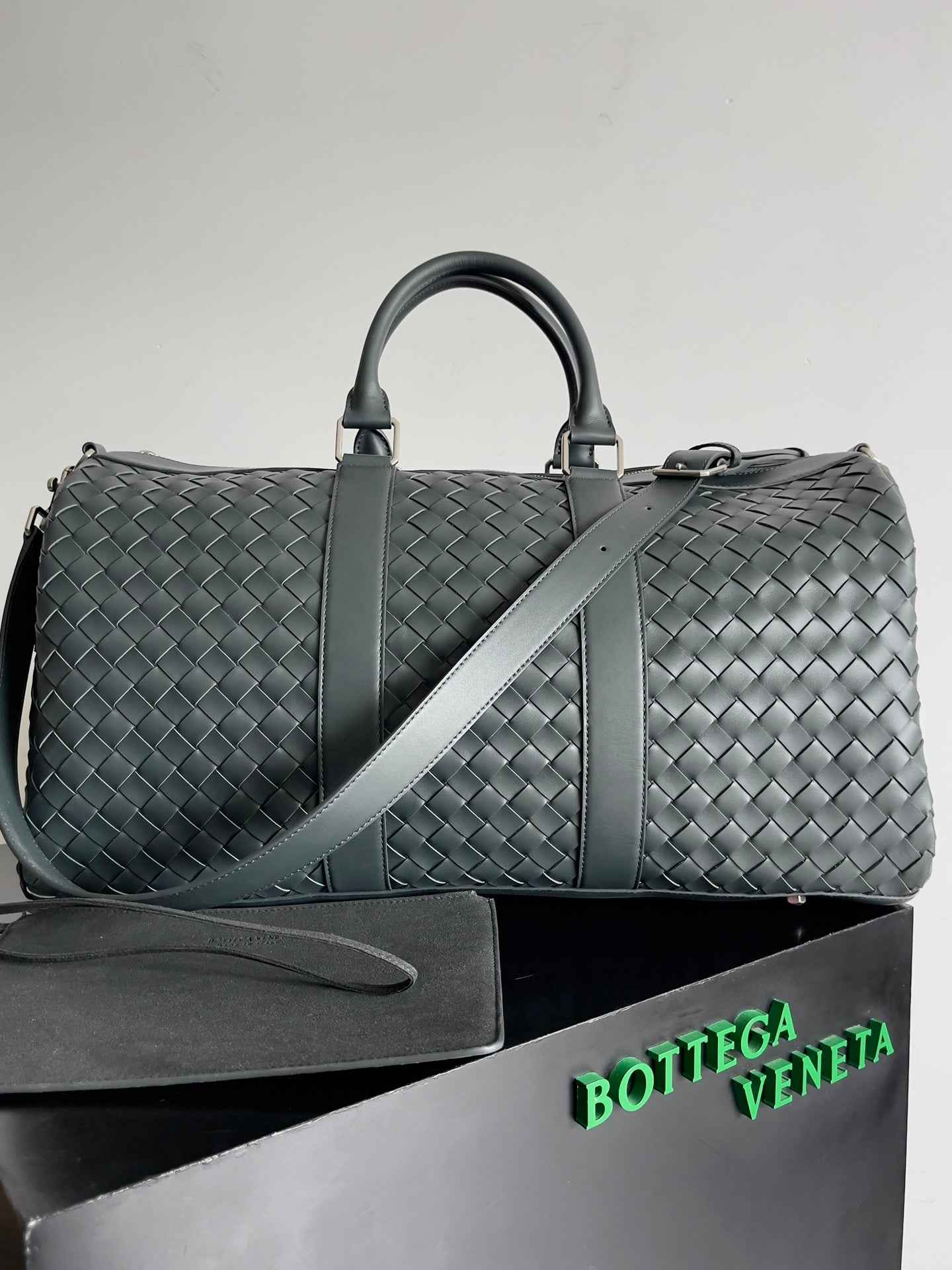 Bottega Veneta Medium Intrecciato Duffle 650066 Calfskin Green