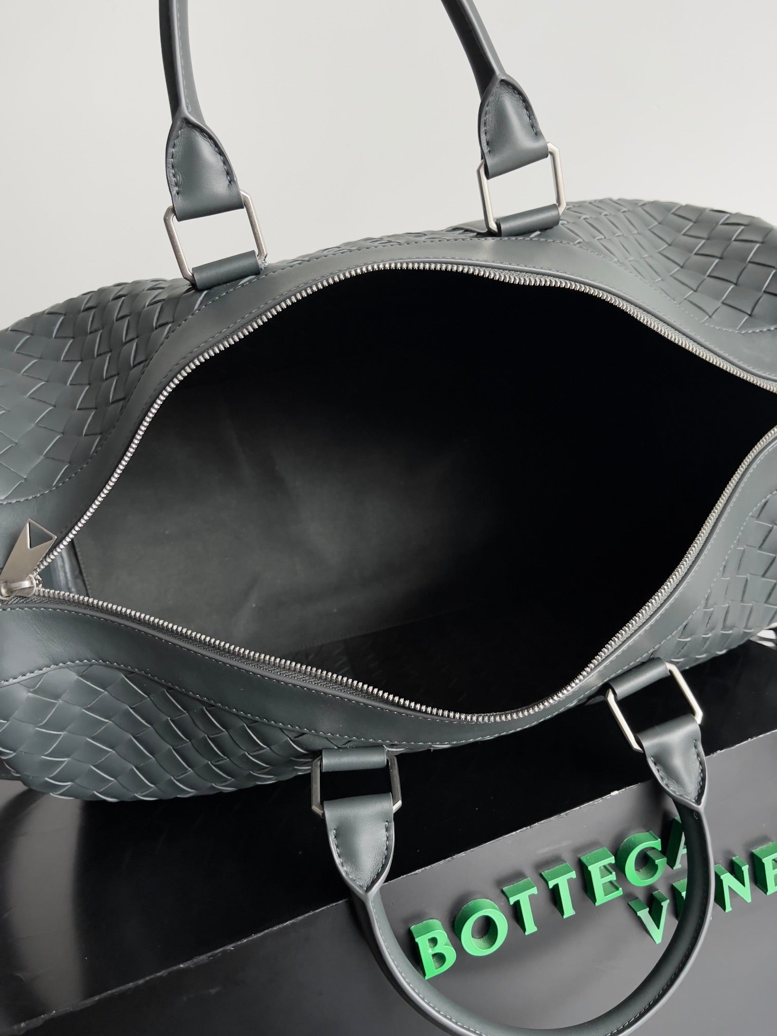 Bottega Veneta Medium Intrecciato Duffle 650066 Calfskin Green