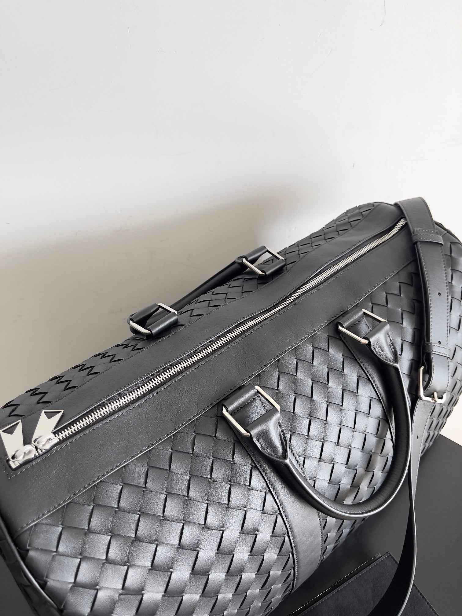 Bottega Veneta Medium Intrecciato Duffle 650066 Calfskin Black