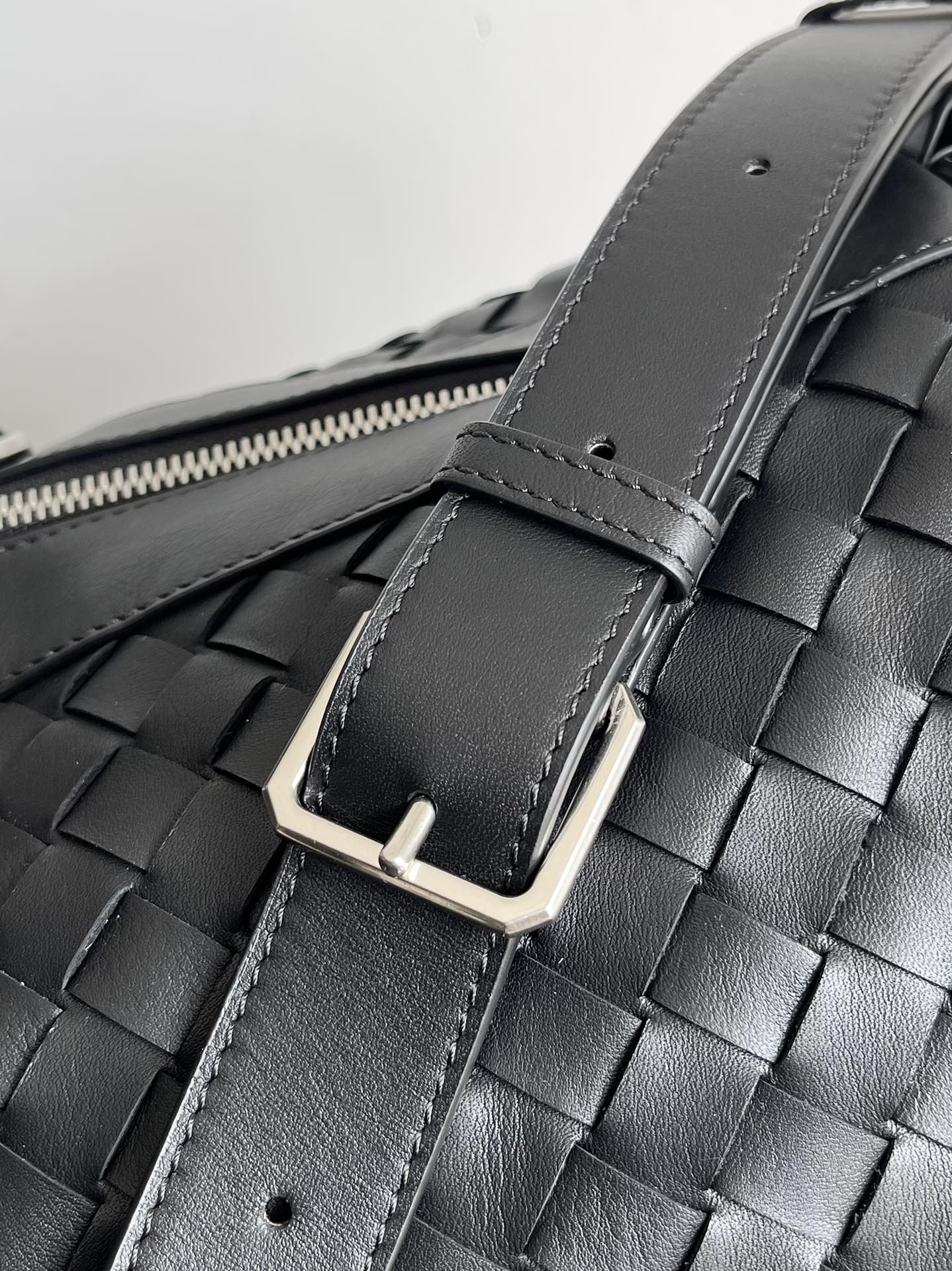 Bottega Veneta Medium Intrecciato Duffle 650066 Calfskin Black