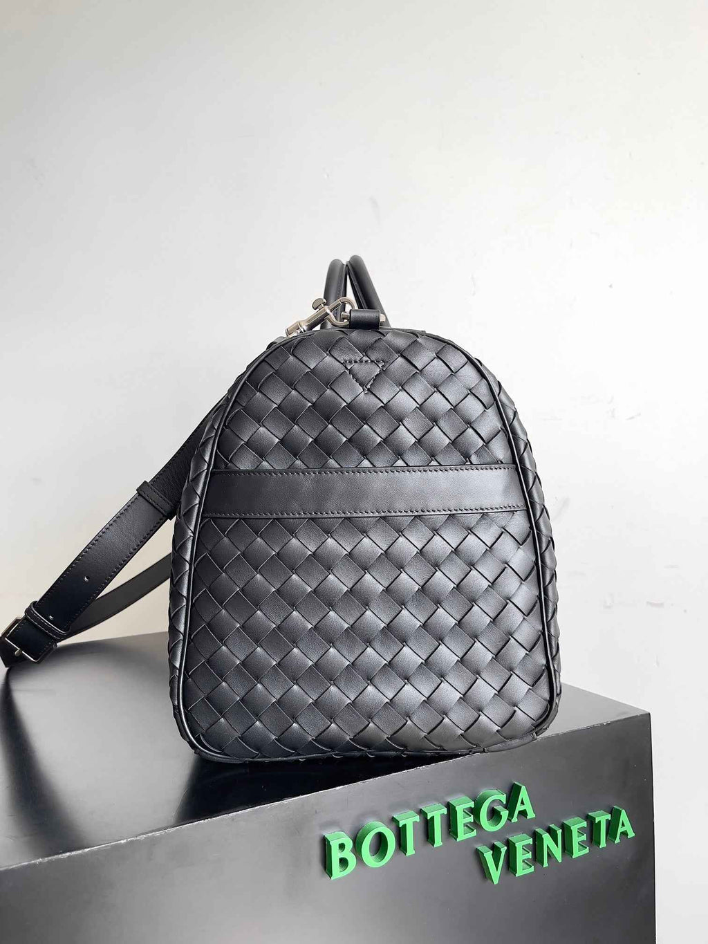 Bottega Veneta Medium Intrecciato Duffle 650066 Calfskin Black