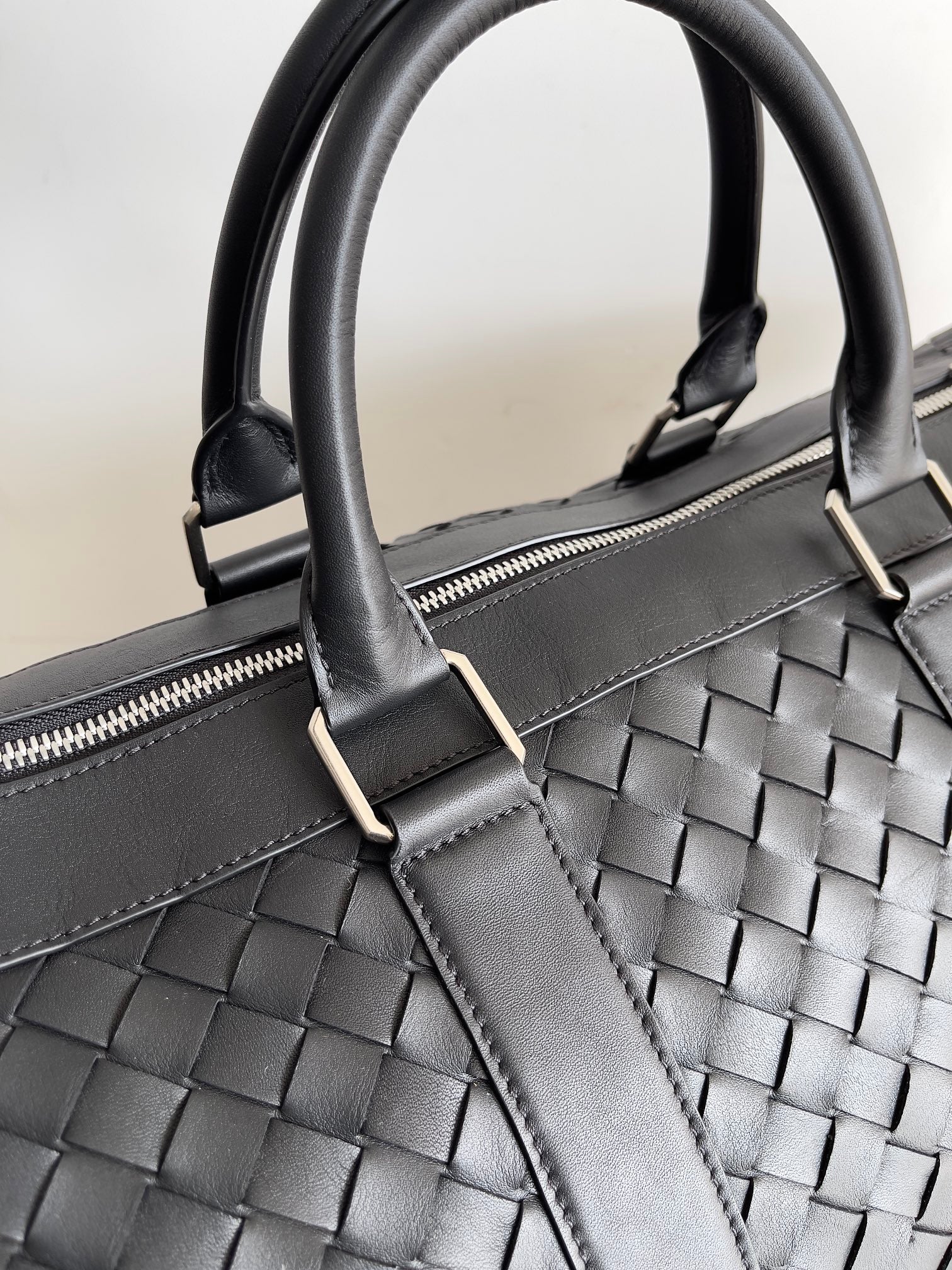 Bottega Veneta Medium Intrecciato Duffle 650066 Calfskin Black